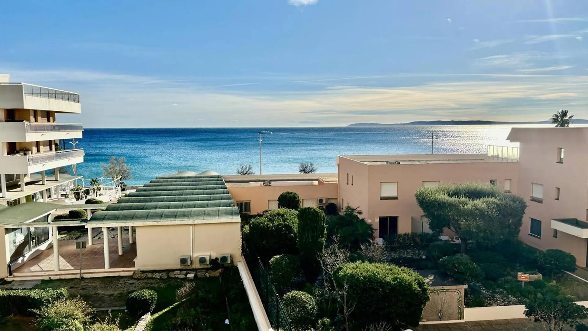 Appartement Lumineux Avec Terrasse Et Acces Plage - Fr-1-816-15 Le Lavandou