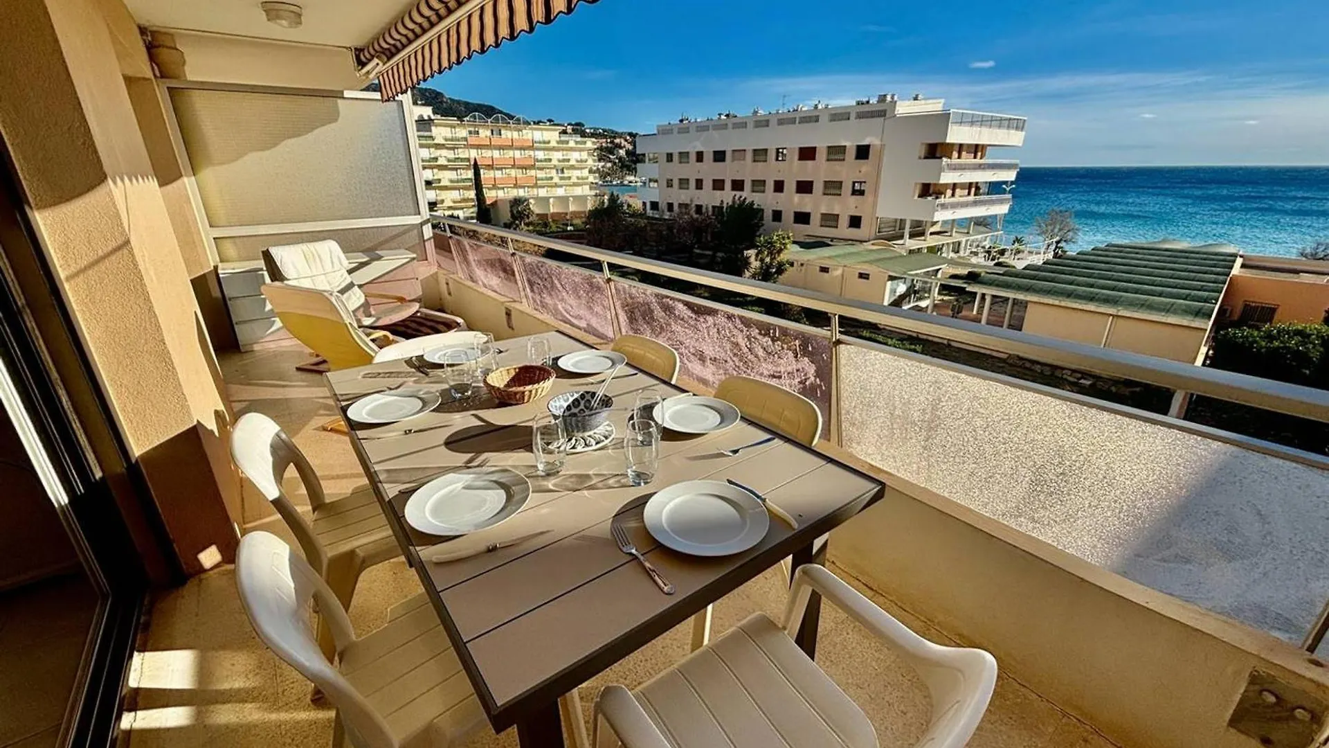 Appartement Lumineux Avec Terrasse Et Acces Plage - Fr-1-816-15 contacts