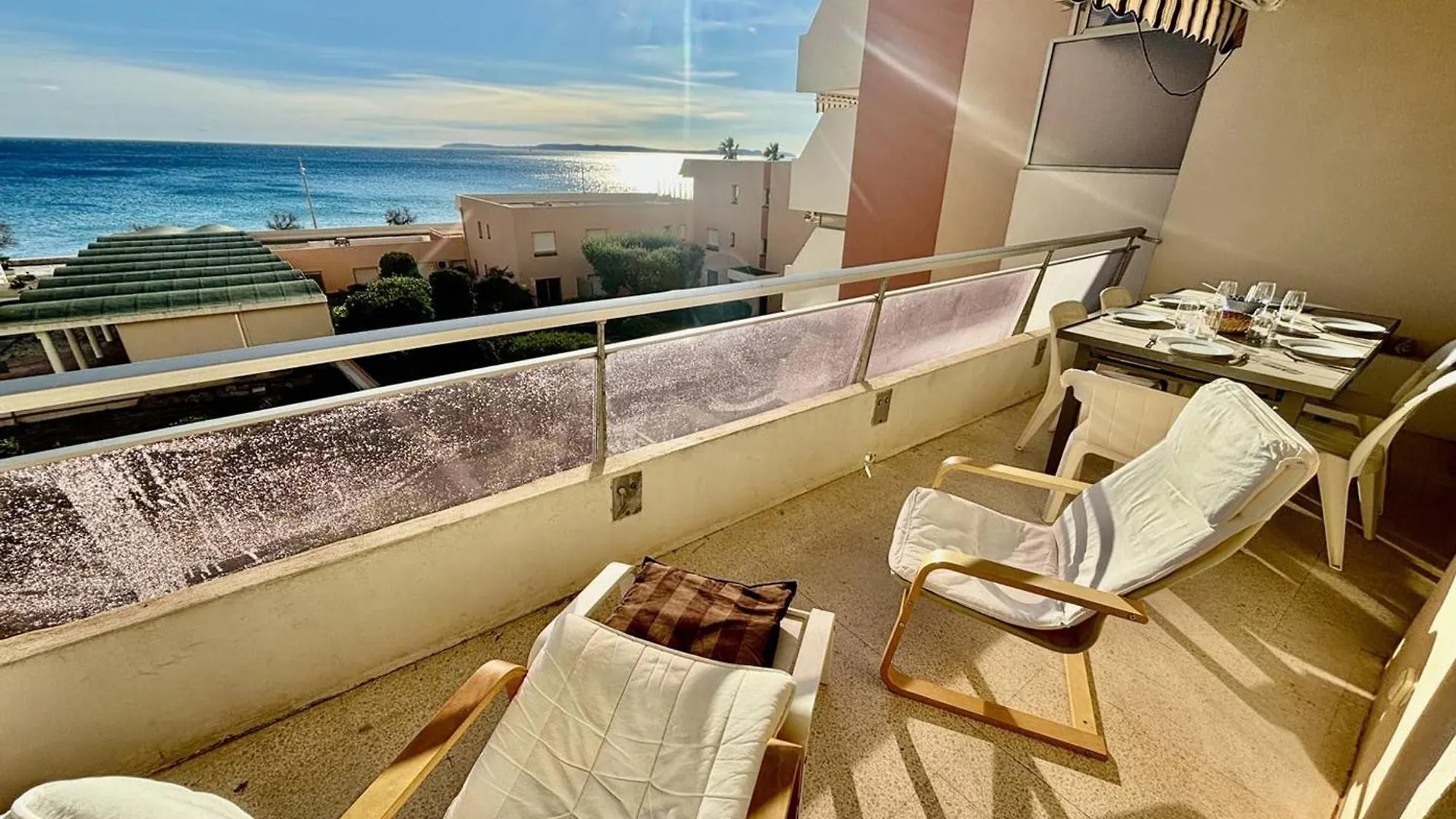 Apartment Appartement Lumineux Avec Terrasse Et Acces Plage - Fr-1-816-15 Le Lavandou